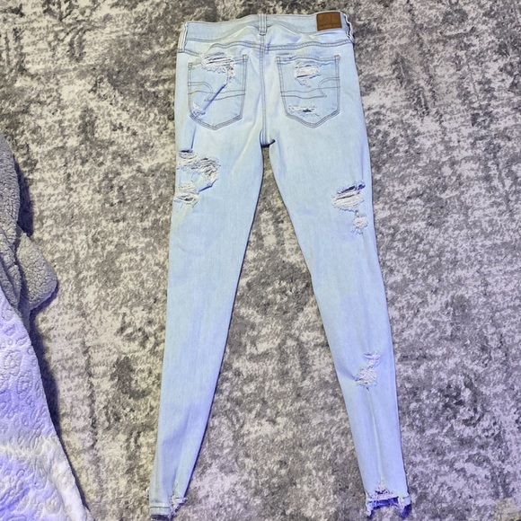 I’m selling light blue ripped jeans from American Eagle looks good and brand new - Picture 2 of 2